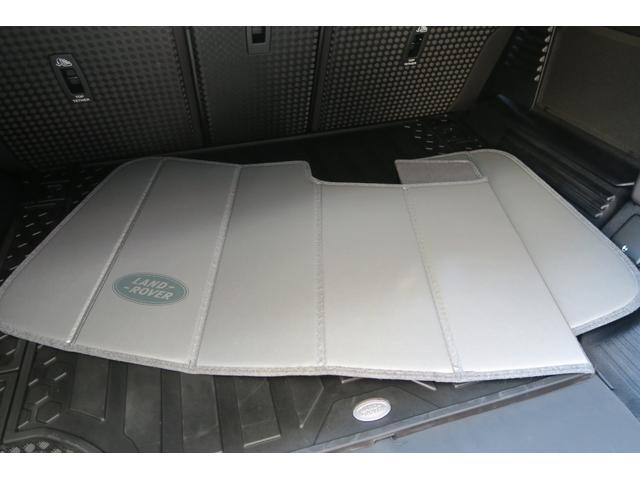 ディフェンダー １１０Ｘ　Ｄ３００　１１０　Ｘ　Ｄ３００　ディーゼルターボ　４ＷＤブラックエクステリア　コールドクライメートパック茶革ルーフキャリアサイドステップ　ＭＥＲＩＤＩＡＮサラウンドワンオーナー　新車保証付きサントリーニブラック（76枚目）