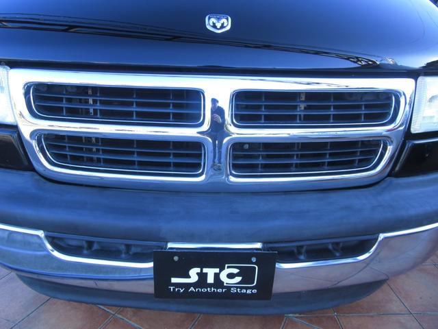 ダッジ・バン ミディアム　２００３年ファイナルモデル新車並行　リアディスク　１６インチホイール　ローダウン　３ＲＤシート付　ＥＣＭ対策品　整備記録付き　３３ＮＯまたは１１ＮＯ登録（7枚目）