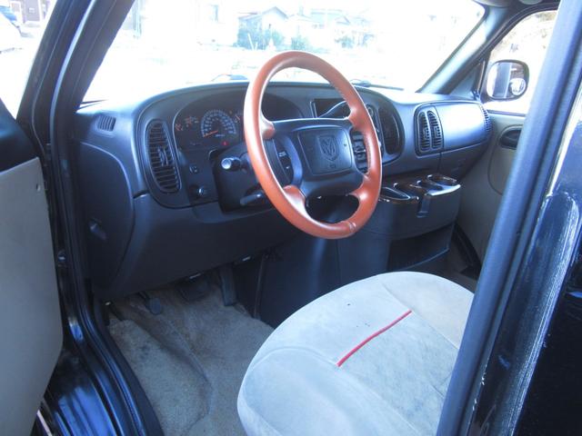 ダッジ・バン ミディアム　２００３年ファイナルモデル新車並行　リアディスク　１６インチホイール　ローダウン　３ＲＤシート付　ＥＣＭ対策品　整備記録付き　３３ＮＯまたは１１ＮＯ登録（12枚目）