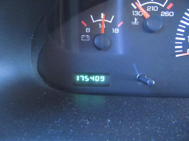 ダッジ・バン ミディアム　２００３年ファイナルモデル新車並行　リアディスク　１６インチホイール　ローダウン　３ＲＤシート付　ＥＣＭ対策品　整備記録付き　３３ＮＯまたは１１ＮＯ登録（15枚目）