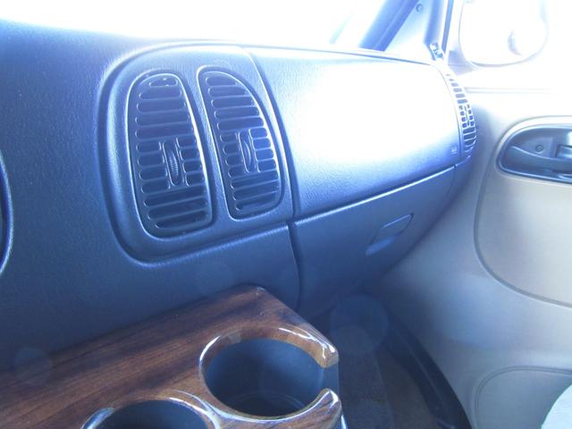 ダッジ・バン ミディアム　２００３年ファイナルモデル新車並行　リアディスク　１６インチホイール　ローダウン　３ＲＤシート付　ＥＣＭ対策品　整備記録付き　３３ＮＯまたは１１ＮＯ登録（18枚目）