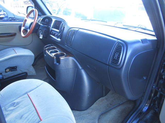 ダッジ・バン ミディアム　２００３年ファイナルモデル新車並行　リアディスク　１６インチホイール　ローダウン　３ＲＤシート付　ＥＣＭ対策品　整備記録付き　３３ＮＯまたは１１ＮＯ登録（19枚目）