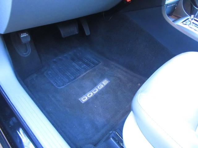 ダッジ・マグナム ＲＴ　２００７年モデル２００８年登録！ＣＡＲＦＡＸ＆オートチェック付実走行３５．６５３ＭＩＬ！ＲＵＳＨ車高調！スリットローター！ナビ地デジ対応！Ｂカメラ！整備記録簿新車から１２枚付き！（16枚目）