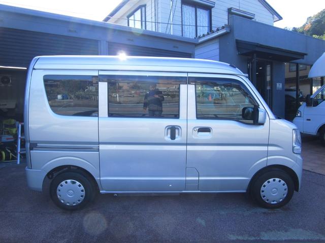 エブリイ ジョインターボ キャンピングカー ミニチュアクルーズ サブバッテリー 化粧ミラー ブリーツ遮光カーテン キャンピング取説付き ベットシンクシャワー間接照明 LED3段式 デジタルモニター 外排水タンク 2口コンセント(4枚目)