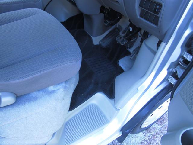 エブリイ ジョインターボ キャンピングカー ミニチュアクルーズ サブバッテリー 化粧ミラー ブリーツ遮光カーテン キャンピング取説付き ベットシンクシャワー間接照明 LED3段式 デジタルモニター 外排水タンク 2口コンセント(9枚目)