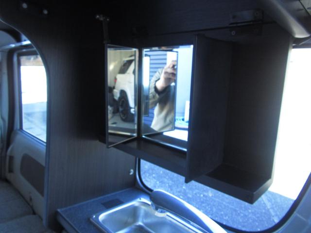 エブリイ ジョインターボ キャンピングカー ミニチュアクルーズ サブバッテリー 化粧ミラー ブリーツ遮光カーテン キャンピング取説付き ベットシンクシャワー間接照明 LED3段式 デジタルモニター 外排水タンク 2口コンセント(30枚目)