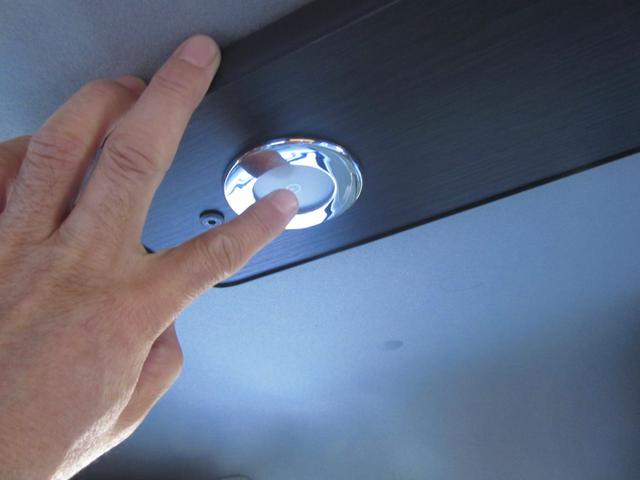 エブリイ ジョインターボ キャンピングカー ミニチュアクルーズ サブバッテリー 化粧ミラー ブリーツ遮光カーテン キャンピング取説付き ベットシンクシャワー間接照明 LED3段式 デジタルモニター 外排水タンク 2口コンセント(35枚目)