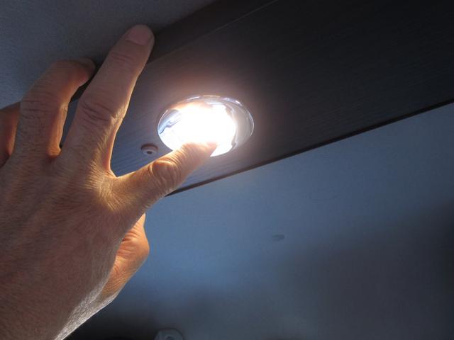 エブリイ ジョインターボ キャンピングカー ミニチュアクルーズ サブバッテリー 化粧ミラー ブリーツ遮光カーテン キャンピング取説付き ベットシンクシャワー間接照明 LED3段式 デジタルモニター 外排水タンク 2口コンセント(37枚目)