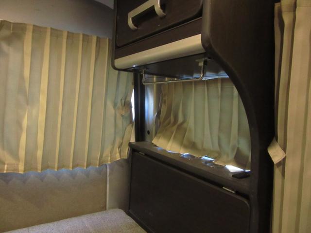 エブリイ ジョインターボ キャンピングカー ミニチュアクルーズ サブバッテリー 化粧ミラー ブリーツ遮光カーテン キャンピング取説付き ベットシンクシャワー間接照明 LED3段式 デジタルモニター 外排水タンク 2口コンセント(47枚目)