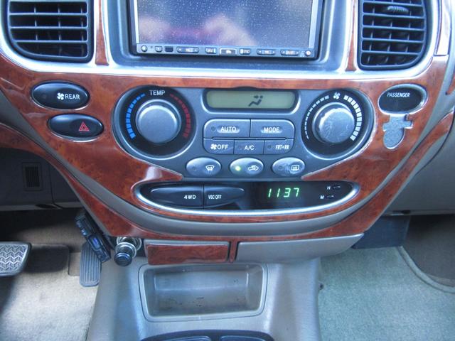 セコイア リミテッド CARFAXオートチェック付 走行85.372MIL 2001年モデル2006年登録 4WD切替式 2RDベンチシート 3RDシート付 11NO登録 20インチアルミ NITTOマッドタイヤ(18枚目)