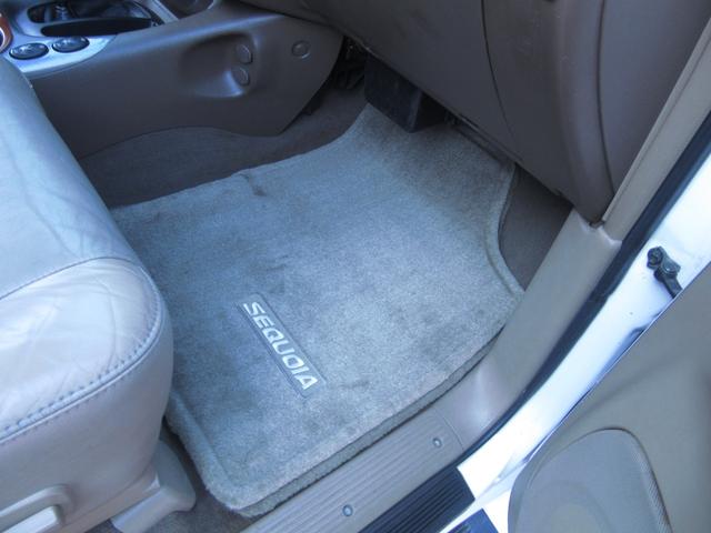 セコイア リミテッド CARFAXオートチェック付 走行85.372MIL 2001年モデル2006年登録 4WD切替式 2RDベンチシート 3RDシート付 11NO登録 20インチアルミ NITTOマッドタイヤ(25枚目)