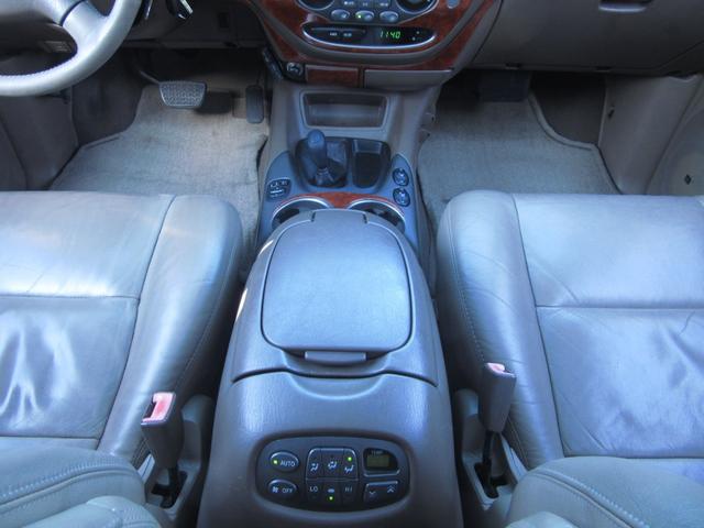 セコイア リミテッド CARFAXオートチェック付 走行85.372MIL 2001年モデル2006年登録 4WD切替式 2RDベンチシート 3RDシート付 11NO登録 20インチアルミ NITTOマッドタイヤ(35枚目)