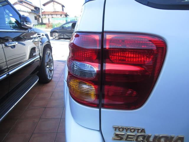 セコイア リミテッド CARFAXオートチェック付 走行85.372MIL 2001年モデル2006年登録 4WD切替式 2RDベンチシート 3RDシート付 11NO登録 20インチアルミ NITTOマッドタイヤ(51枚目)