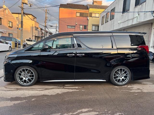 アルファードハイブリッド エグゼクティブラウンジＳ　４ＷＤ　ワンオーナー　ＢＢＳ２０インチアルミホイール　ビルシュタイン車高調　禁煙車　サンルーフ　白本革シート　純正ナビ　フルセグ　全周囲カメラ　後席モニタ　ＥＴＣ　両側電動スライドドア（5枚目）