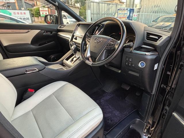 アルファードハイブリッド エグゼクティブラウンジＳ　４ＷＤ　ワンオーナー　ＢＢＳ２０インチアルミホイール　ビルシュタイン車高調　禁煙車　サンルーフ　白本革シート　純正ナビ　フルセグ　全周囲カメラ　後席モニタ　ＥＴＣ　両側電動スライドドア（18枚目）