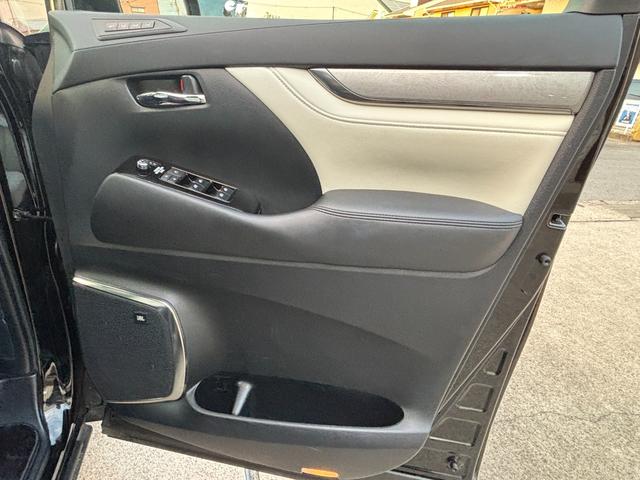 アルファードハイブリッド エグゼクティブラウンジＳ　４ＷＤ　ワンオーナー　ＢＢＳ２０インチアルミホイール　ビルシュタイン車高調　禁煙車　サンルーフ　白本革シート　純正ナビ　フルセグ　全周囲カメラ　後席モニタ　ＥＴＣ　両側電動スライドドア（19枚目）