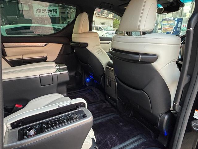 アルファードハイブリッド エグゼクティブラウンジＳ　４ＷＤ　ワンオーナー　ＢＢＳ２０インチアルミホイール　ビルシュタイン車高調　禁煙車　サンルーフ　白本革シート　純正ナビ　フルセグ　全周囲カメラ　後席モニタ　ＥＴＣ　両側電動スライドドア（22枚目）