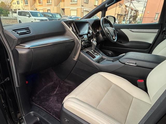 アルファードハイブリッド エグゼクティブラウンジＳ　４ＷＤ　ワンオーナー　ＢＢＳ２０インチアルミホイール　ビルシュタイン車高調　禁煙車　サンルーフ　白本革シート　純正ナビ　フルセグ　全周囲カメラ　後席モニタ　ＥＴＣ　両側電動スライドドア（24枚目）