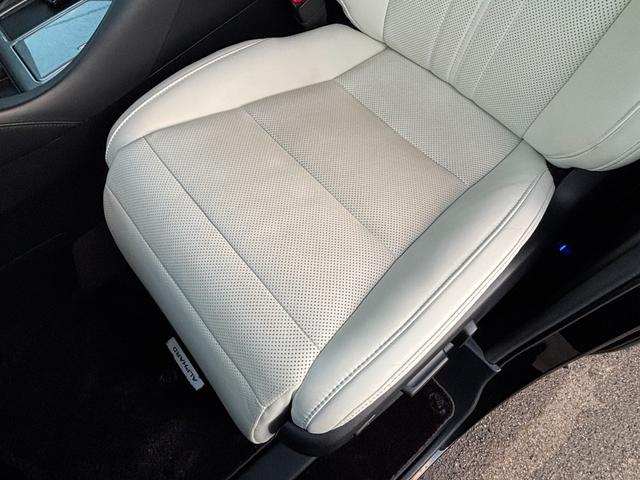 アルファードハイブリッド エグゼクティブラウンジＳ　４ＷＤ　ワンオーナー　ＢＢＳ２０インチアルミホイール　ビルシュタイン車高調　禁煙車　サンルーフ　白本革シート　純正ナビ　フルセグ　全周囲カメラ　後席モニタ　ＥＴＣ　両側電動スライドドア（26枚目）