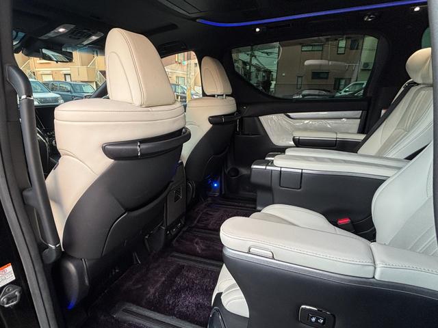 アルファードハイブリッド エグゼクティブラウンジＳ　４ＷＤ　ワンオーナー　ＢＢＳ２０インチアルミホイール　ビルシュタイン車高調　禁煙車　サンルーフ　白本革シート　純正ナビ　フルセグ　全周囲カメラ　後席モニタ　ＥＴＣ　両側電動スライドドア（28枚目）