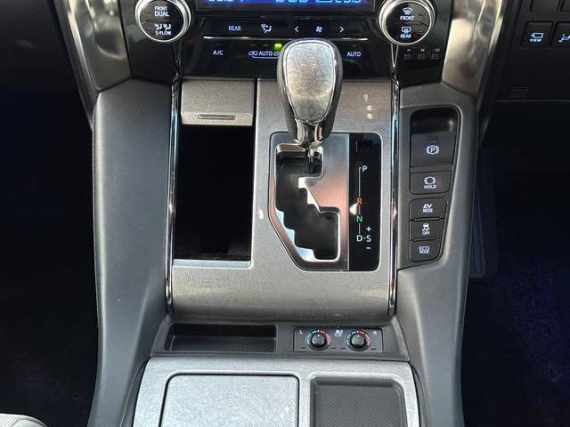 アルファードハイブリッド エグゼクティブラウンジＳ　４ＷＤ　ワンオーナー　ＢＢＳ２０インチアルミホイール　ビルシュタイン車高調　禁煙車　サンルーフ　白本革シート　純正ナビ　フルセグ　全周囲カメラ　後席モニタ　ＥＴＣ　両側電動スライドドア（37枚目）