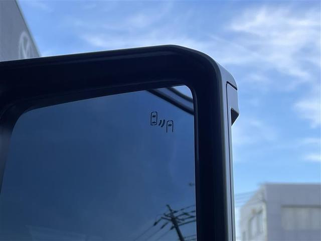 �׎Ԑ��𑖂�ԗ������[�_�[�Ō��m���A�h�A�~���[�ł͊m�F���ɂ����㑤���G���A�ɑ��݂���ԗ��ɉ����A�}�ڋ߂��Ă���ԗ������m���܂��B�ԗ������m����ƃh�A�~���[�ɓ��ڂ��ꂽ�k�d�c�C���W�P�[�^�[���_�����܂��B