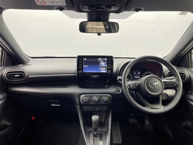 ヤリス Ｘ　ワンオーナー　純正ＤＡ　Ｂカメラ　衝突被害軽減システム　ＥＴＣ　オートマチックハイビーム　ブラインドスポットモニター　クリアランスソナー　ＬＤＡ　ＲＣＴＡ　ＲＳＡ　ＰＫＳＢ　ヘッドライトレベライザー（4枚目）