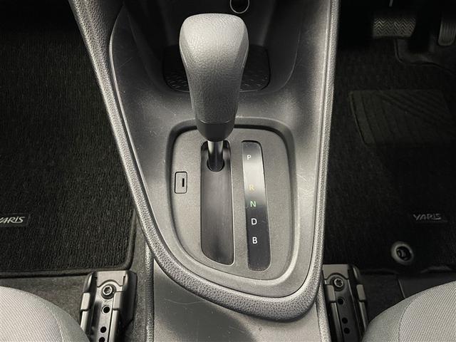 ヤリス Ｘ　ワンオーナー　純正ＤＡ　Ｂカメラ　衝突被害軽減システム　ＥＴＣ　オートマチックハイビーム　ブラインドスポットモニター　クリアランスソナー　ＬＤＡ　ＲＣＴＡ　ＲＳＡ　ＰＫＳＢ　ヘッドライトレベライザー（12枚目）