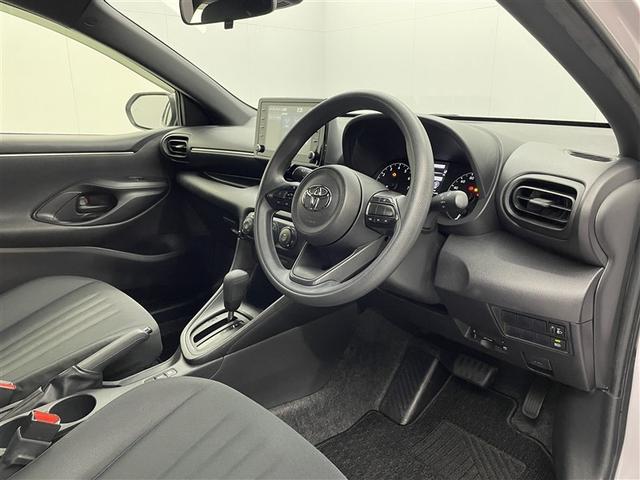 ヤリス Ｘ　ワンオーナー　純正ＤＡ　Ｂカメラ　衝突被害軽減システム　ＥＴＣ　オートマチックハイビーム　ブラインドスポットモニター　クリアランスソナー　ＬＤＡ　ＲＣＴＡ　ＲＳＡ　ＰＫＳＢ　ヘッドライトレベライザー（15枚目）