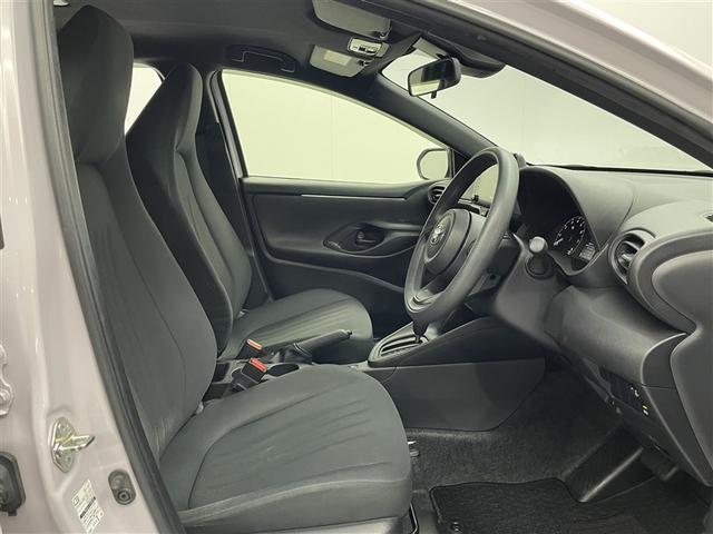 ヤリス Ｘ　ワンオーナー　純正ＤＡ　Ｂカメラ　衝突被害軽減システム　ＥＴＣ　オートマチックハイビーム　ブラインドスポットモニター　クリアランスソナー　ＬＤＡ　ＲＣＴＡ　ＲＳＡ　ＰＫＳＢ　ヘッドライトレベライザー（16枚目）