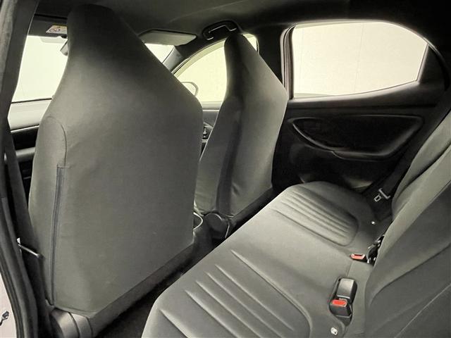 ヤリス Ｘ　ワンオーナー　純正ＤＡ　Ｂカメラ　衝突被害軽減システム　ＥＴＣ　オートマチックハイビーム　ブラインドスポットモニター　クリアランスソナー　ＬＤＡ　ＲＣＴＡ　ＲＳＡ　ＰＫＳＢ　ヘッドライトレベライザー（24枚目）