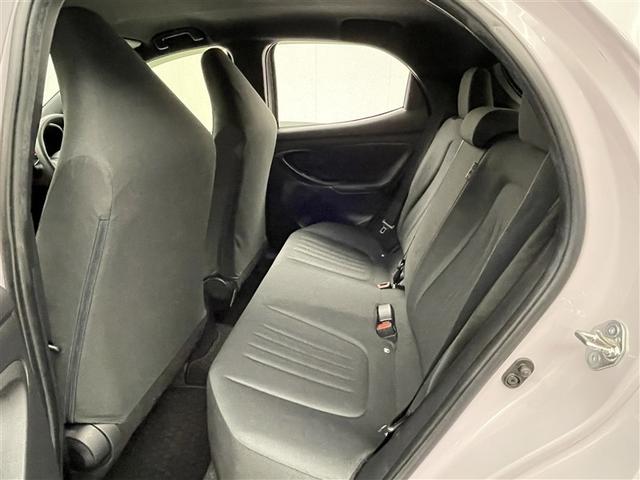 ヤリス Ｘ　ワンオーナー　純正ＤＡ　Ｂカメラ　衝突被害軽減システム　ＥＴＣ　オートマチックハイビーム　ブラインドスポットモニター　クリアランスソナー　ＬＤＡ　ＲＣＴＡ　ＲＳＡ　ＰＫＳＢ　ヘッドライトレベライザー（25枚目）