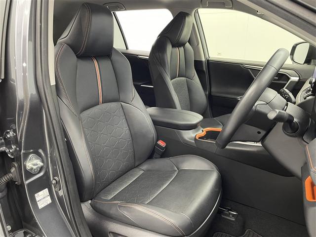 ＲＡＶ４ アドベンチャー　ワンオーナー　４ＷＤ　純正１０．５型ＤＡ　フルセグ　バックカメラ　衝突被害軽減システム　ＡＣＣ　ＡＨＢ　ＢＳＭ　ＥＴＣ　ＬＥＤヘッドランプ　ステアリング＆シートヒーター　エアシート　パワーシート（17枚目）