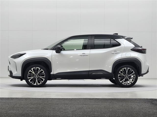 ヤリスクロス ハイブリッドＺ　ワンオーナー　純正ディスプレイオーディオ　バックカメラ　衝突被害軽減システム　ＡＣＣ　ＡＨＢ　ＢＳＭ　ＥＴＣ　ＬＥＤヘッドランプ　ステアリング＆シートヒーター　パワーシート　ヘッドライトレベライザー（2枚目）