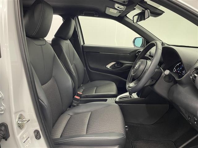 ヤリスクロス ハイブリッドＺ　ワンオーナー　純正ディスプレイオーディオ　バックカメラ　衝突被害軽減システム　ＡＣＣ　ＡＨＢ　ＢＳＭ　ＥＴＣ　ＬＥＤヘッドランプ　ステアリング＆シートヒーター　パワーシート　ヘッドライトレベライザー（15枚目）