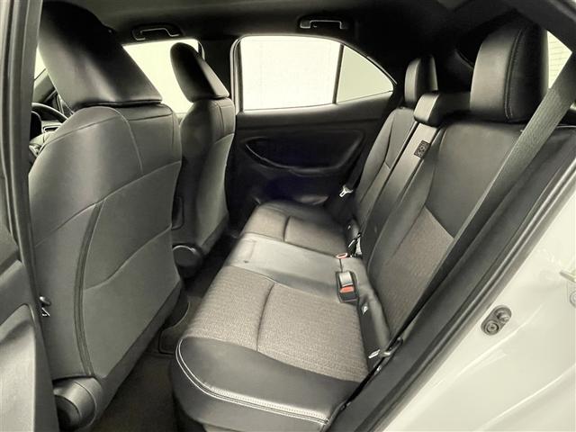 ヤリスクロス ハイブリッドＺ　ワンオーナー　純正ディスプレイオーディオ　バックカメラ　衝突被害軽減システム　ＡＣＣ　ＡＨＢ　ＢＳＭ　ＥＴＣ　ＬＥＤヘッドランプ　ステアリング＆シートヒーター　パワーシート　ヘッドライトレベライザー（25枚目）