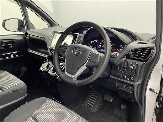 ヴォクシー ＺＳ　ワンオーナー　純正１０インチナビ　１１インチ後席モニター　バックカメラ　クルーズコントロール　オートマチックハイビーム　衝突被害軽減システム　ＥＴＣ　両側電動スライド　ＬＥＤヘッドランプ（14枚目）