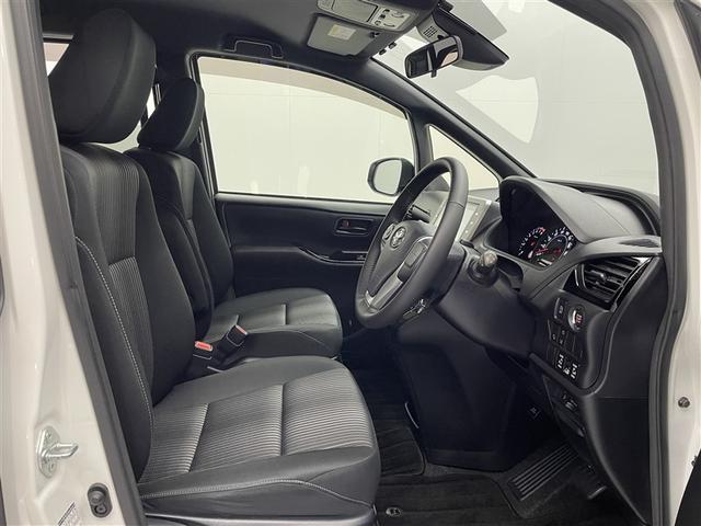 ヴォクシー ＺＳ　ワンオーナー　純正１０インチナビ　１１インチ後席モニター　バックカメラ　クルーズコントロール　オートマチックハイビーム　衝突被害軽減システム　ＥＴＣ　両側電動スライド　ＬＥＤヘッドランプ（15枚目）