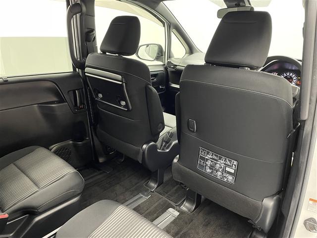 ヴォクシー ＺＳ　ワンオーナー　純正１０インチナビ　１１インチ後席モニター　バックカメラ　クルーズコントロール　オートマチックハイビーム　衝突被害軽減システム　ＥＴＣ　両側電動スライド　ＬＥＤヘッドランプ（17枚目）