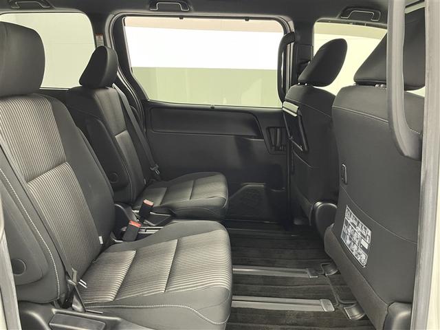 ヴォクシー ＺＳ　ワンオーナー　純正１０インチナビ　１１インチ後席モニター　バックカメラ　クルーズコントロール　オートマチックハイビーム　衝突被害軽減システム　ＥＴＣ　両側電動スライド　ＬＥＤヘッドランプ（18枚目）