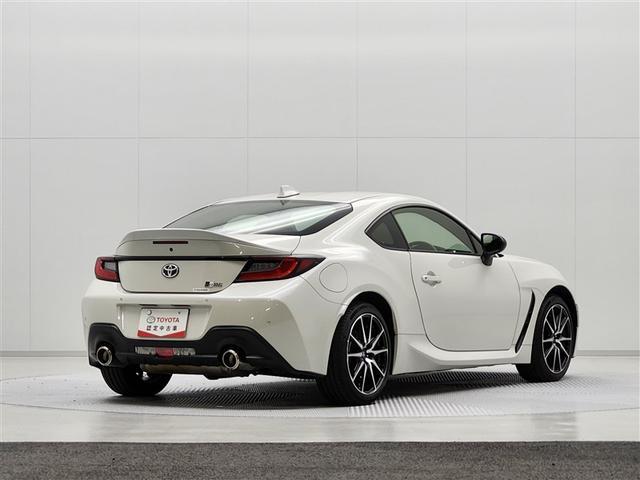 ＧＲ８６ ＳＺ　ワンオーナー　６速ＭＴ　ＧＲトランクスポイラー　純正メモリーナビ　バックカメラ　衝突被害軽減システム　アダプティブクルーズコントロール　ＥＴＣ　ＬＥＤヘッドランプ　エンブレム交換　純正ＡＷ（5枚目）