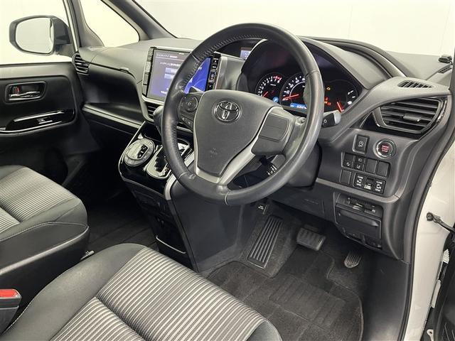 ヴォクシー ＺＳ　煌　ワンオーナー　アルパイン１１型ナビ　１２型後席モニター　バックカメラ　ＡＨＢ　衝突被害軽減システム　クルーズコントロール　ＥＴＣ　両側電動スライド　ＬＥＤヘッドランプ　後席フィルム加工（19枚目）