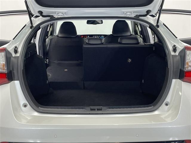 プリウス Ａツーリングセレクション　ワンオーナー　メーカーナビ　バックカメラ　衝突被害軽減システム　ＡＨＢ　ＡＣＣ　ＢＳＭ　ヘッドアップディスプレイ　ＥＴＣ　ＬＥＤヘッドランプ　アドバンスドパーク　シートヒーター　クリアランスソナー（32枚目）