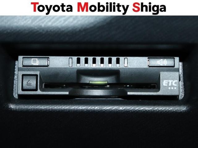 コンソ−ルにスッキリ収まったＥＴＣを装備しています。料金所での小銭の出し入れや雨天時の窓の開閉の煩わしさが解消されます。料金所の通過もノンストップでスム−ズです！