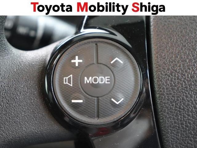 ステアリングスイッチ付き。前方から目を離すことなくオーディオ操作をすることが可能です。