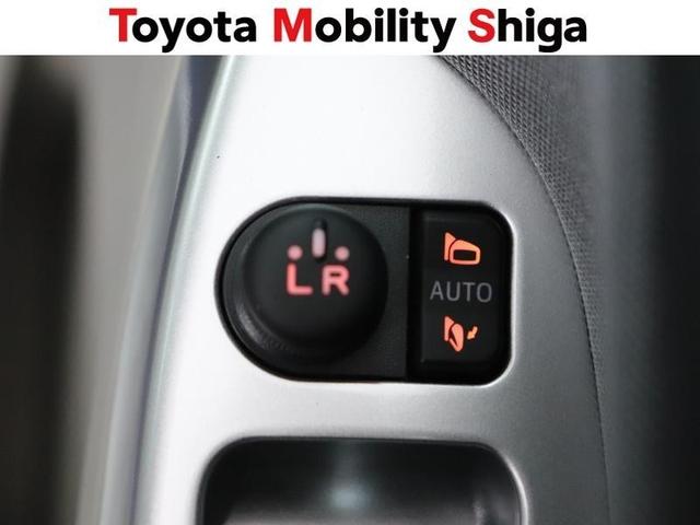 �֗��ȓd���i�[�h�A�~���[���������Ă���܂��B���Ԏ��Ƀ{�^����Ő܂��ގ����o����̂ŕ֗��ł���B