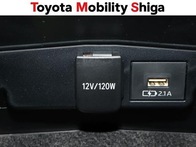 �g�ѓd�b�̏[�d�Ȃǂɕ֗��ȃp��-�A�E�g���b�g��t�r�a�ڑ��@�\���������Ă���܂��B