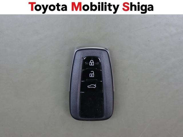 �h�A�̊J���߂�A�G���W���̎n���Ȃǌ����g�킸�ɍ쓮�o����֗��ȃX�}-�g�L-�𑕔����Ă���܂��B�X�y�A�L�[�̂��p�ӂ͂������܂���B