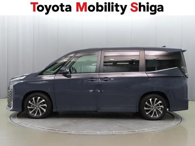 ヴォクシー Ｓ－Ｚ　フルセグ　メモリーナビ　ＤＶＤ再生　ミュージックプレイヤー接続可　後席モニター　バックカメラ　衝突被害軽減システム　ＥＴＣ　両側電動スライド　ＬＥＤヘッドランプ　乗車定員７人　３列シート　ワンオーナー（2枚目）