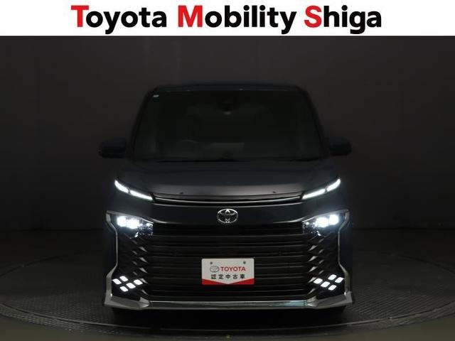 ヴォクシー Ｓ－Ｚ　フルセグ　メモリーナビ　ＤＶＤ再生　ミュージックプレイヤー接続可　後席モニター　バックカメラ　衝突被害軽減システム　ＥＴＣ　両側電動スライド　ＬＥＤヘッドランプ　乗車定員７人　３列シート　ワンオーナー（7枚目）